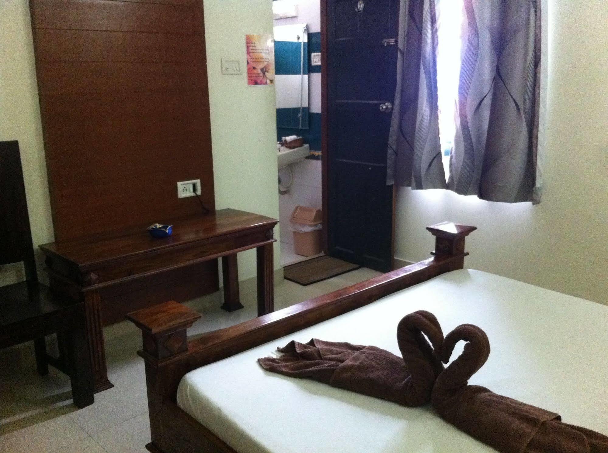 Oyo Home 63551 Pleasant Stay Near Fort Kochi Beach Exterior photo