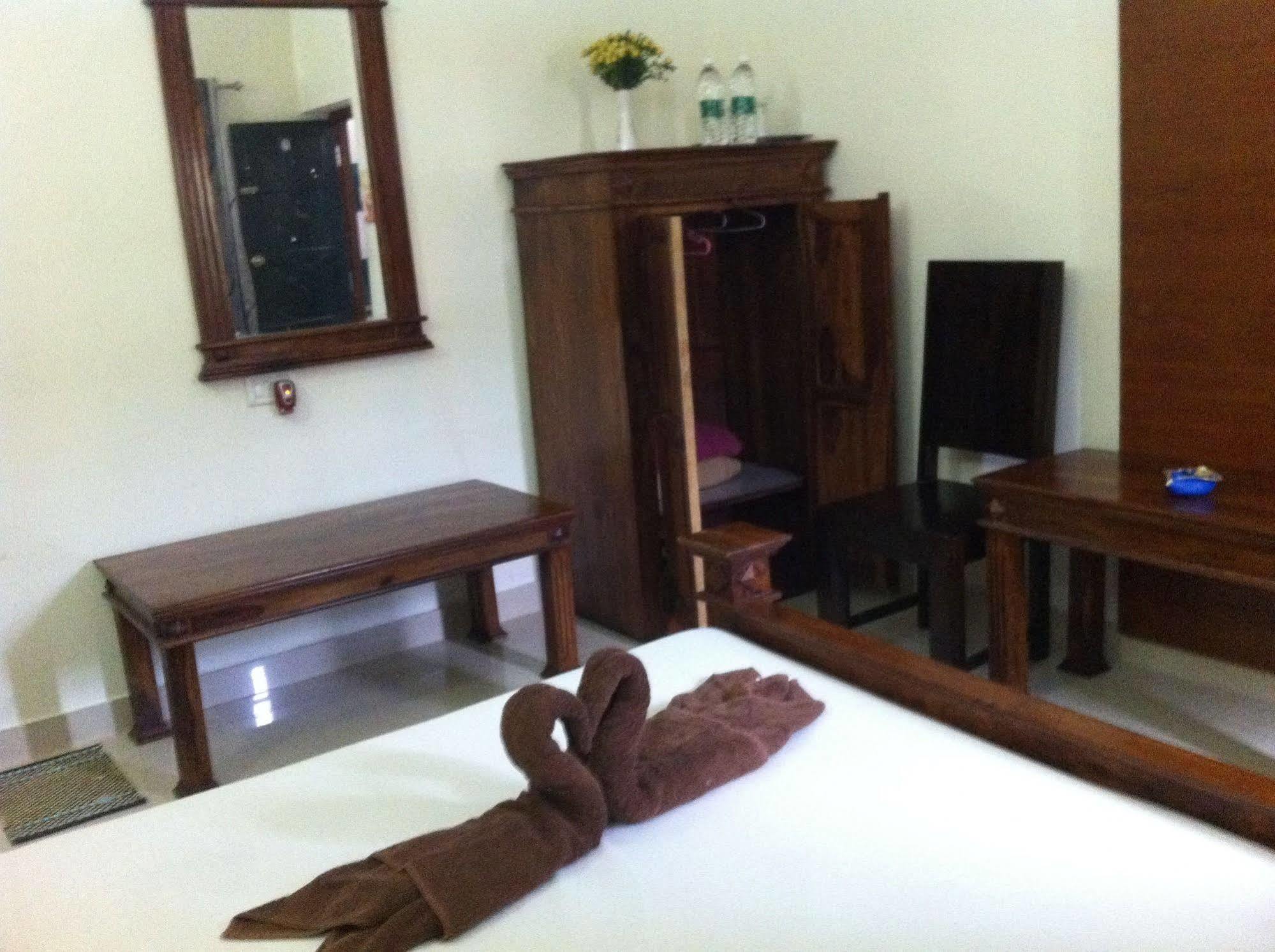 Oyo Home 63551 Pleasant Stay Near Fort Kochi Beach Exterior photo