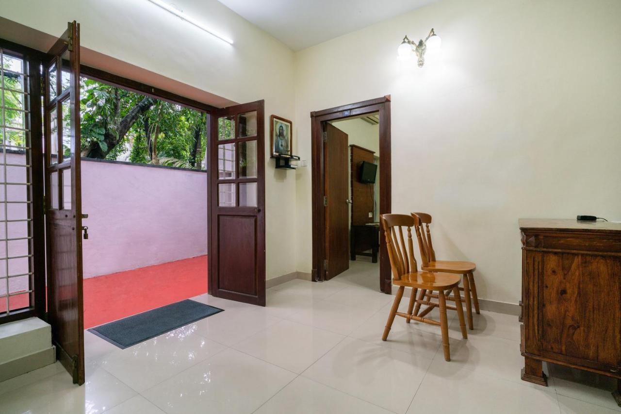 Oyo Home 63551 Pleasant Stay Near Fort Kochi Beach Exterior photo